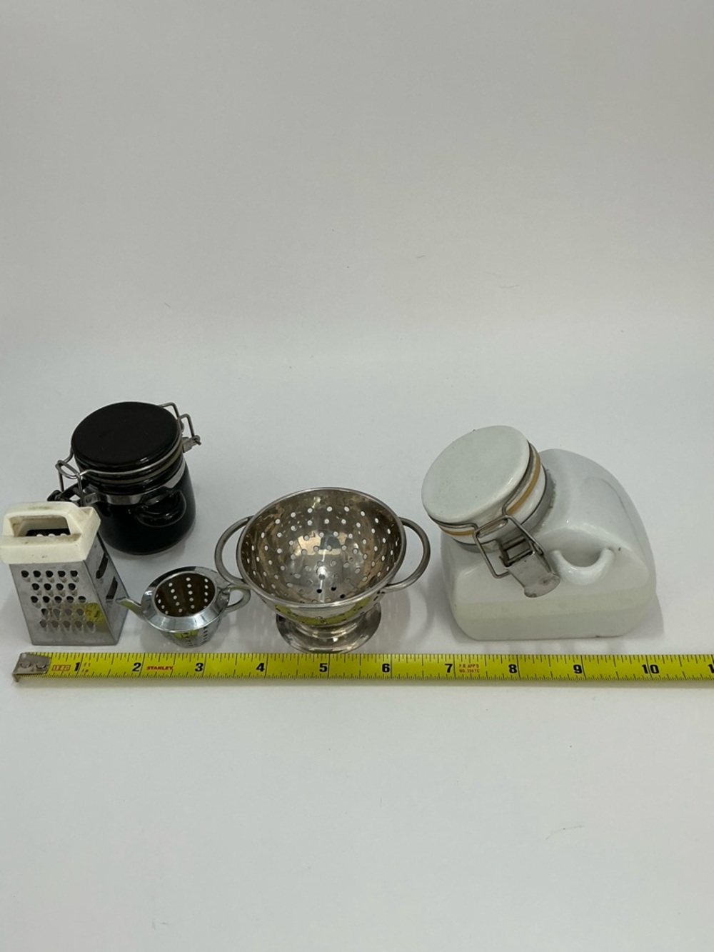 Vintage Miniature Kitchen Set Metal & Ceramic Playset or for collectors - Picture 9 of 15
